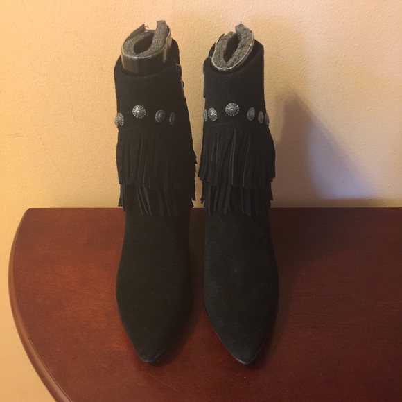 🌺Final Price w/$4.99 Shipping🌺Belle Yardley Studded Fringe Booties - Picture 5 of 8